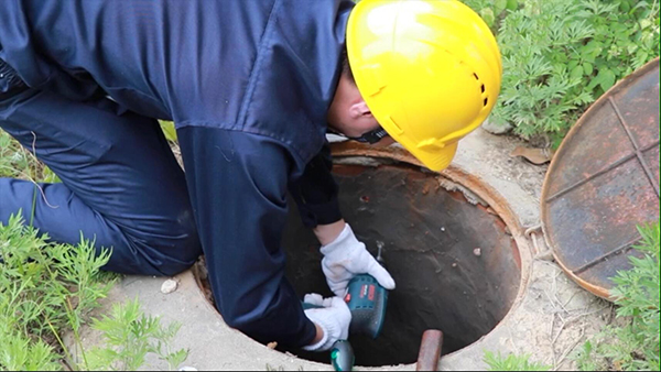 窨井水位监测终端现场图